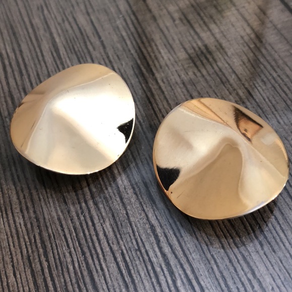 Vintage Goldtone Disc Earrings Modern Style Clip Earrings - Picture 2 of 12